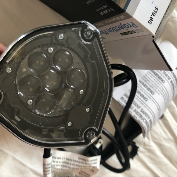 ⚡️DONATING TOMORROW⚡️BUNDLE- LED Projection Let it Snow& Multi Color XMas Lights - Picture 5 of 8